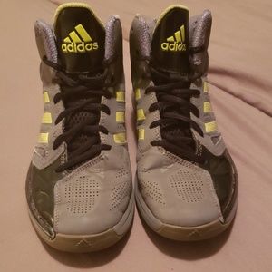 Boys Adidas size 5 shoes